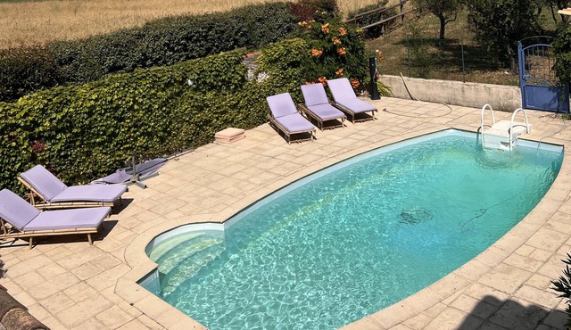 Pretty country house with swimming pool 20 minutes from the sea!