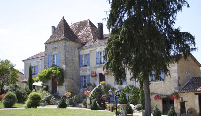 Pretty countryside Manoir with heated pool