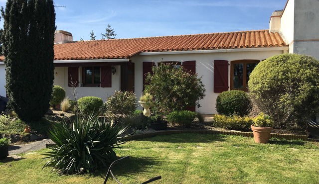 Pretty family home near sea, forest and marsh