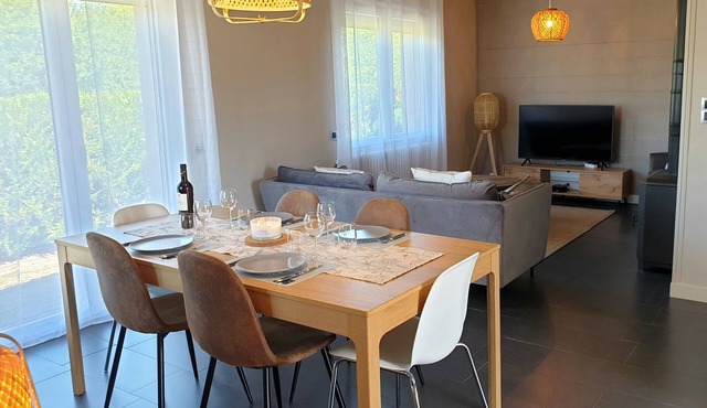 Pretty family home 5 minutes from the spa