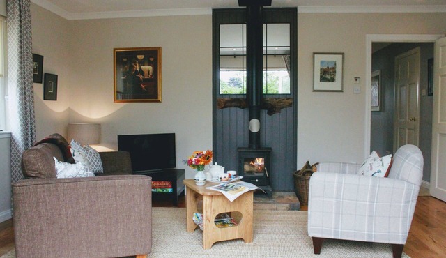 Pretty Farmhouse Cottage