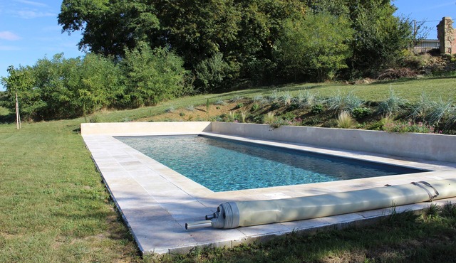 Pretty Farmhouse with Stunning Views of Pyrenees and 12m Swimming Pool