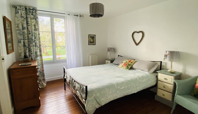 Pretty French Cottage with balcony overlooking gardens - sleeps 5-6