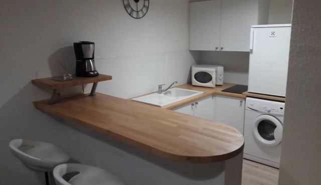 PRETTY FULLY-EQUIPPED FURNISHED APARTMENT 42M2 HYPERCENTRE