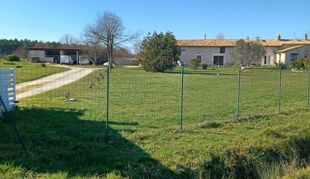Pretty, fully-equipped stone farmhouse