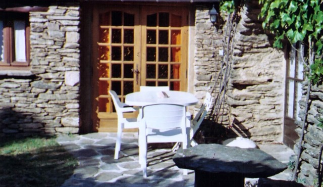 Pretty gîte in a typical hamlet near the Parc des Cévennes River swimming 5 minutes away.