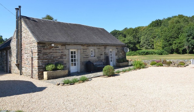 Pretty gite in a delightfully picturesque setting in the Amorique National Park