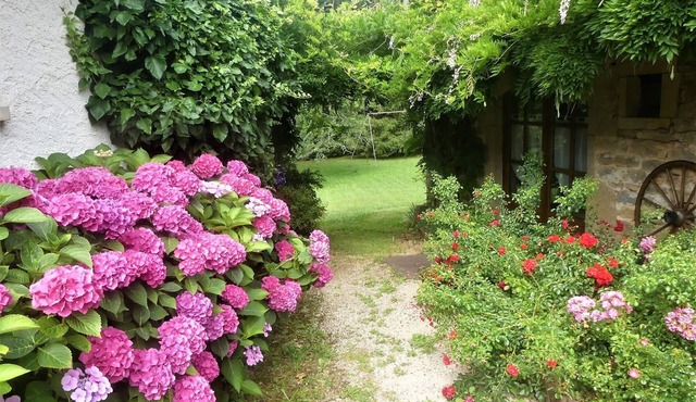 Pretty gite in Rocamadour surrounded by greenery. Your pets are welcome.