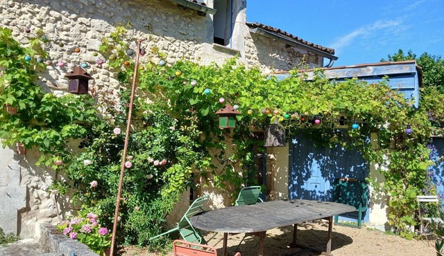 Pretty gîte in the center of town with view of Bourdeilles castle