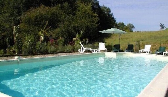Pretty gite with pool, located 5 min from Sarlat