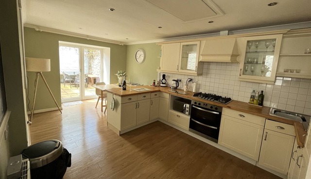 Pretty Ground Floor Cottage in beautiful Comrie. Pet-friendly.