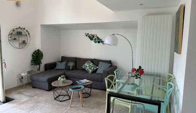 Pretty harbour house with garden