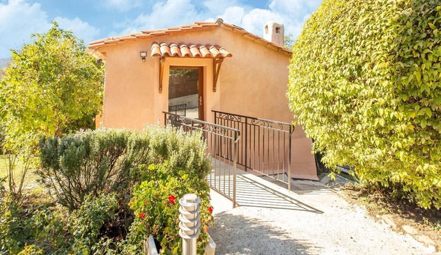 Pretty Holiday Home in Berre-les-Alpes with Garden