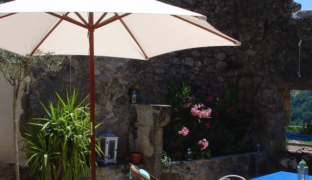 Pretty house in picturesque Ardèche hamlet. Cycling on Dolce Via, rivers.