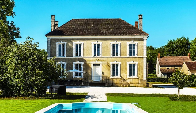 Pretty house 15 pers heated swimming pool covered private calm