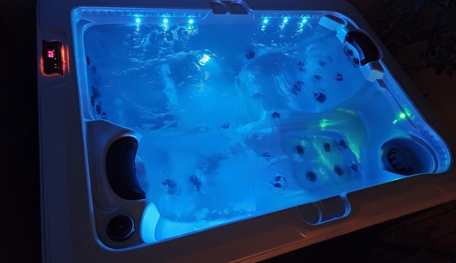 Pretty house 3 * sea beach islands nature indoor heated pool private jacuzzi