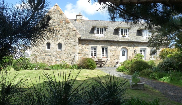 Pretty house 6/8 people - Magnificent sea view, located 300m from the sea.