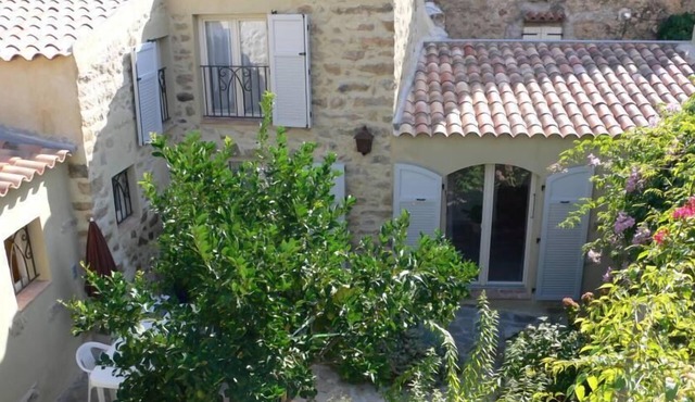 pretty house in duplex courtyard garden Cassano 20 'beach Calvi/Ile-Rousse