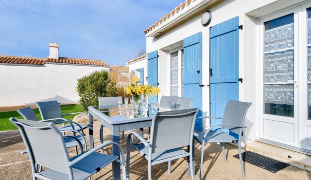 Pretty house in l'Epine with garden for 8 people