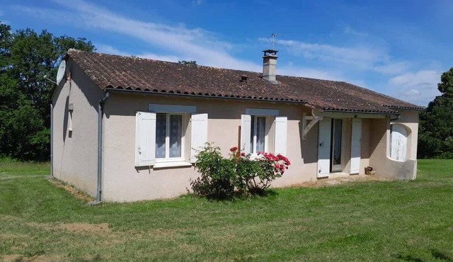Pretty house in the countryside with swimming pool