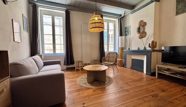 Pretty house in the historic district of Cahors close to shops