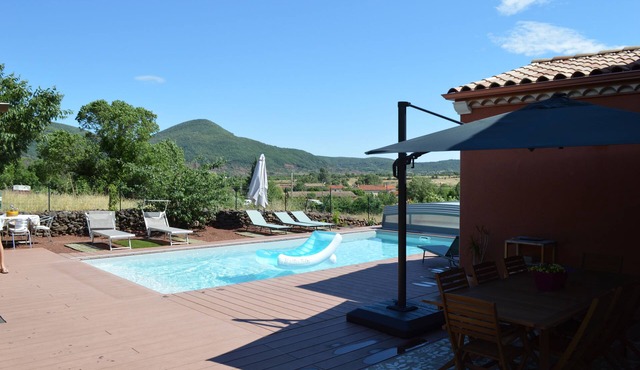 Pretty house near Lake Salagou