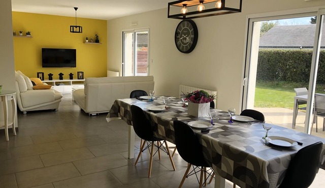 Pretty house with enclosed garden close to amenities in ERDEVEN.