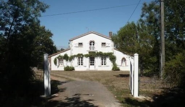 Pretty house with garden, 9 km from the beach, near the TRANCHE sur MER
