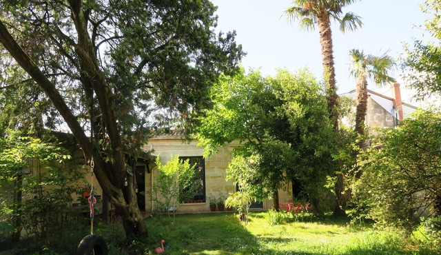 Pretty house with garden Bordeaux center