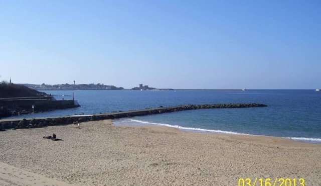 pretty house with garden and private parking, furnished tourism classified 4 stars ****