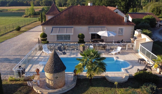Pretty house with swimming pool in Périgord