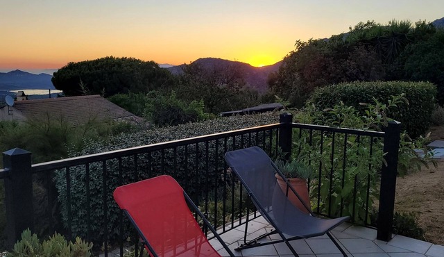 Pretty house with swimming pool between sea and mountains