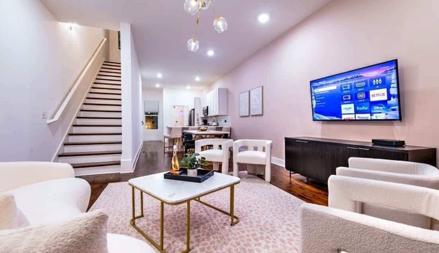 Pretty in Pink! 14 Beds - Game Room and Rooftop!