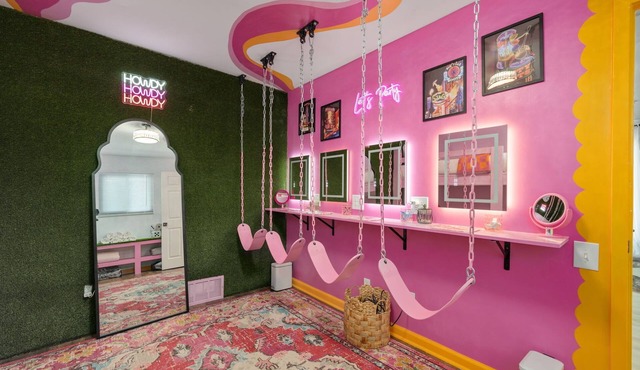 Pretty in Pink Condo | Gym | Near Broadway | 6