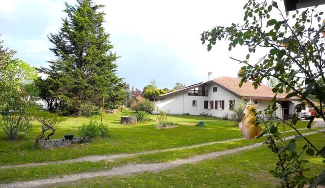 Pretty Landaise house between lake and ocean