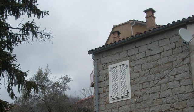 Pretty little house, ideal for a couple.