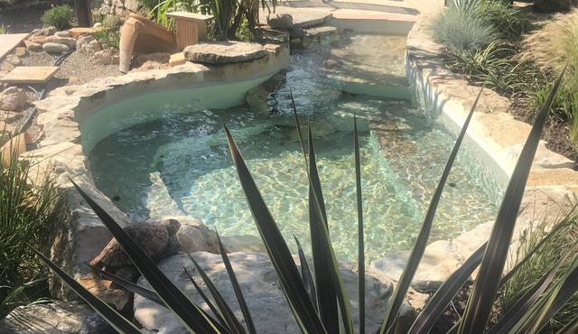 Pretty little listed maset with natural Jacuzzi