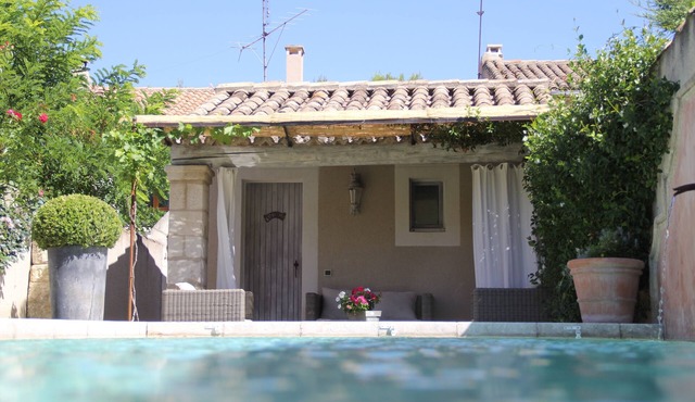 pretty mazet with swimming pool 2 steps from the village center