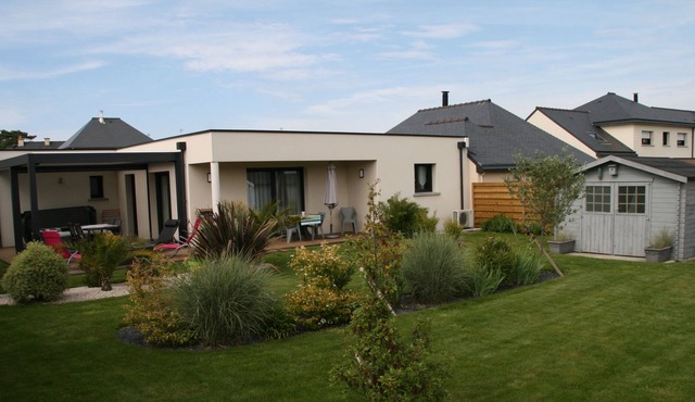 Pretty modern landscaped house with SPA in Beaussais sur Mer