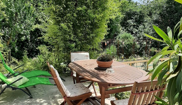 Pretty new studio in the countryside 2kms from the village. Quiet, facing vineyards