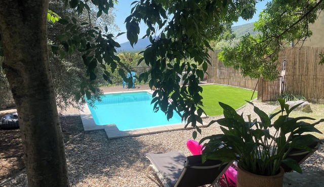 Pretty, peaceful little house with swimming pool between Montpellier and Mont Aiguail