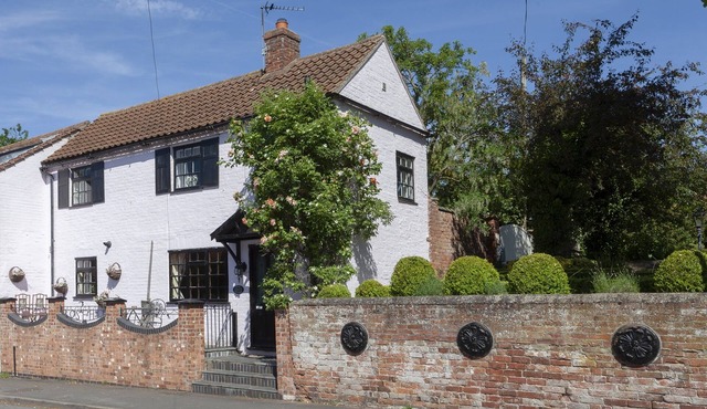 Pretty Period Cottage in small Market town of Bingham, Nottingham area