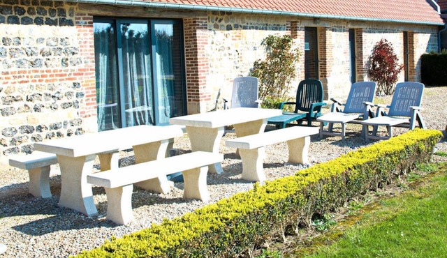 Pretty property dating from the 12th to 17th, renovated traditional way sea view