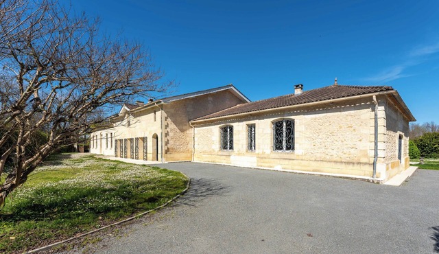 Pretty property in the countryside 20 minutes from Bordeaux