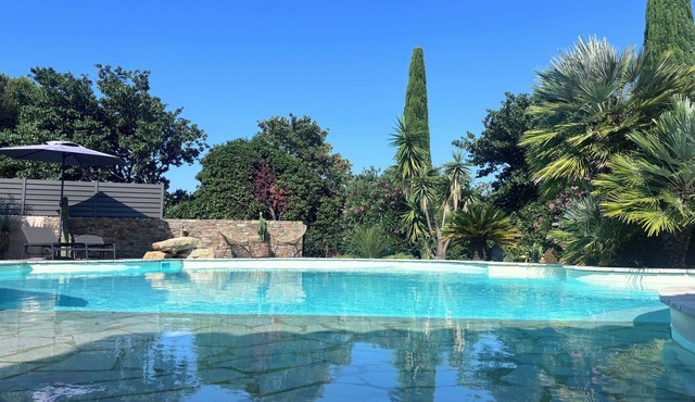 Pretty provencal villa on wooded grounds with architect-designed swimming pool near the sea