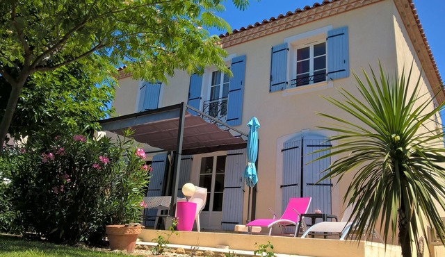 Pretty Provencal country house near the sea.