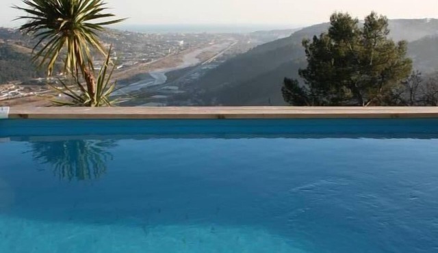 Pretty Provencal house with sea view