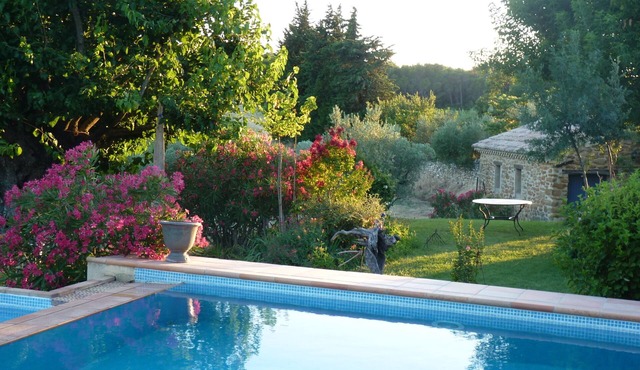 Pretty Provencal house with its private garden in a large silkworm