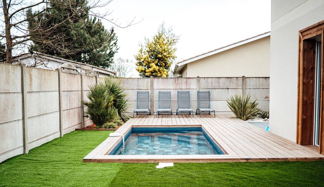 Pretty quiet villa with swimming pool and table football