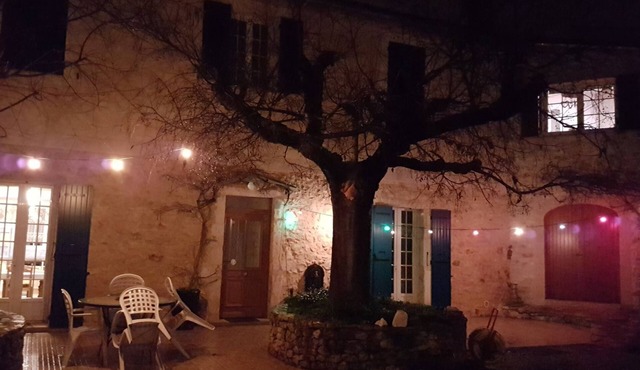 Pretty restored farmhouse in an old wine farm between Uzes and Nîmes
